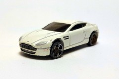 Aston Martin V8 Vantage - Hot Wheels - scala 1/64