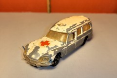 Citroen DS 21 Ambulance - Majorette (Made in France) -  scala 1/65