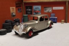 Citroen Traction 11 BL - Dinky Toys replica - scala 1/43