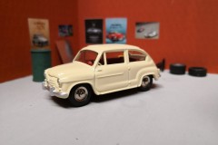 Fiat 600 D - Dinky Toys replica - scala 1/43