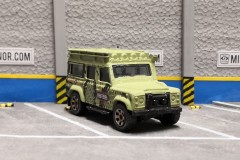 Land Rover Defender 110 (1997) - Matchbox  - scala 1/64
