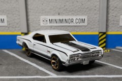 Oldsmobile 442 '67 - Hot Wheels 2012 - scala 1/64