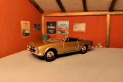 Peugeot 504 Cabriolet - Dinky Toys replica - scala 1/43